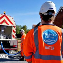 130227719_thames_water_worker_pa.jpg