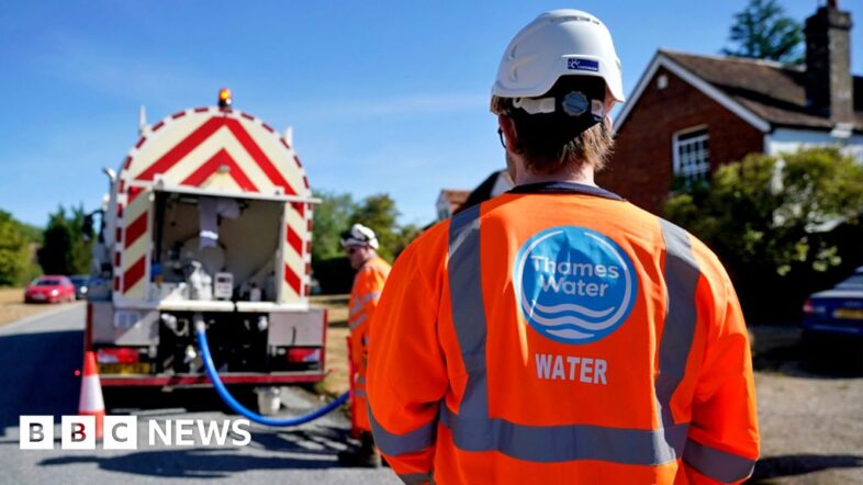 130227719_thames_water_worker_pa.jpg