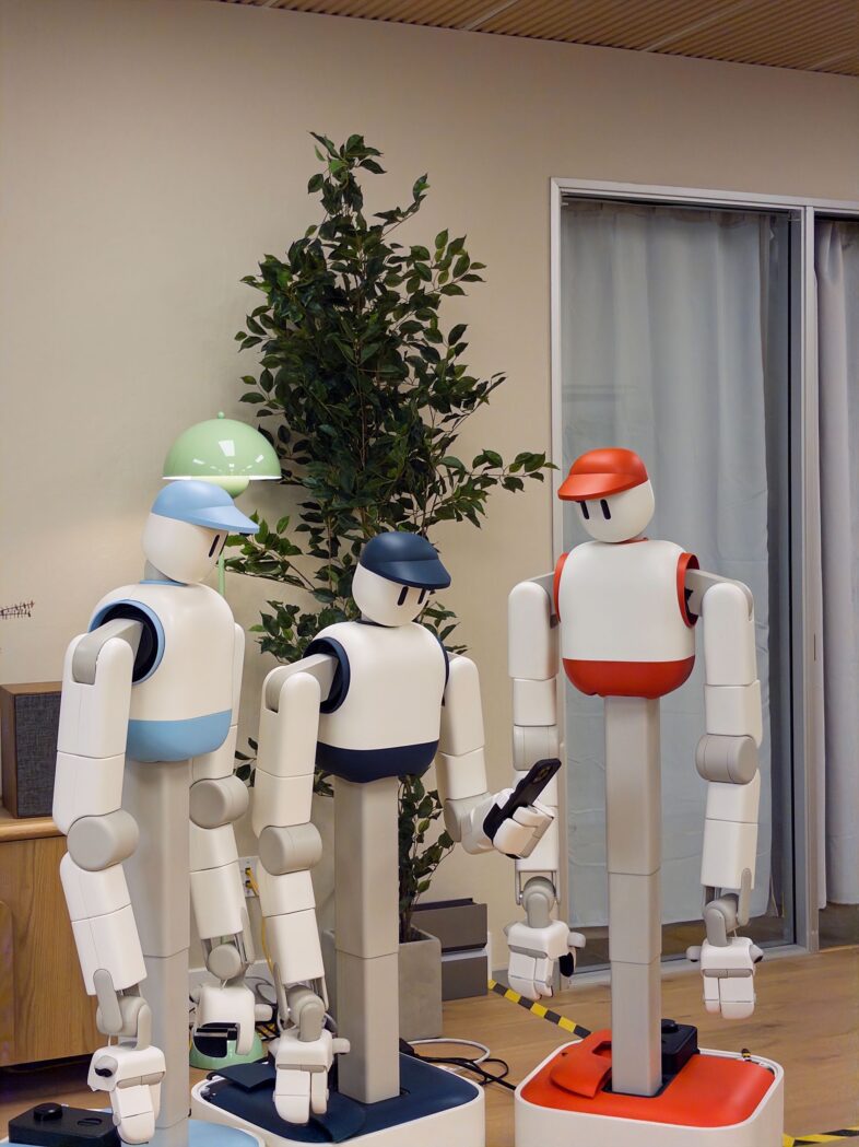 This Home Robot Clears Tables and Loads the Dishwasher All by Itself