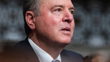 Senators Urge Top Regulator to Stay Out of Prediction Market Lawsuits