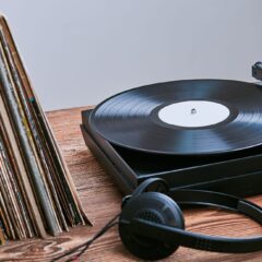 Where to Shop for Vinyl Records Online (2026): Discogs, Bandcamp, Ebay