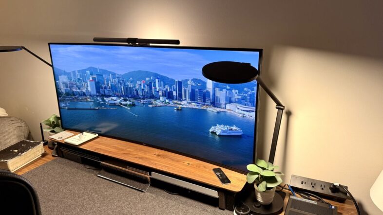 The Dell UltraSharp 52 Thunderbolt Hub monitor is the kind of display I always wished was possible, and now it's in my office
