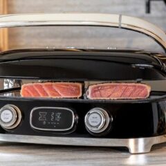 Smeg’s new 50s-style MultiGrill bakes waffles, presses paninis, and even opens into a BBQ